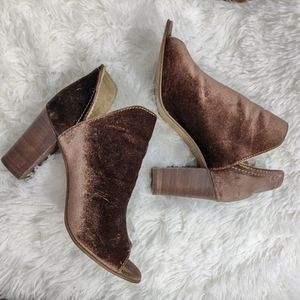 Steve Madden Brown Velvet Chunky Heel Size 8